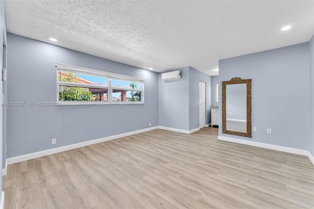 13210 SW 21st St, Miami, FL 33175