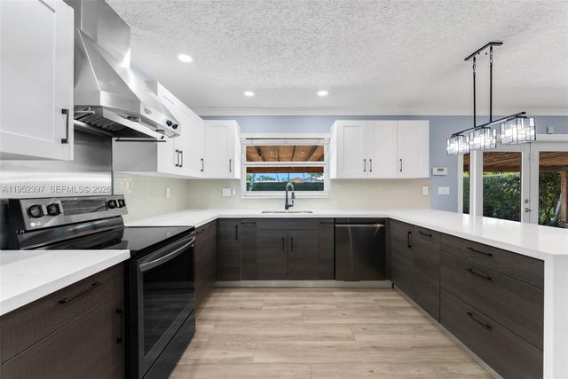 13210 SW 21st St, Miami, FL 33175