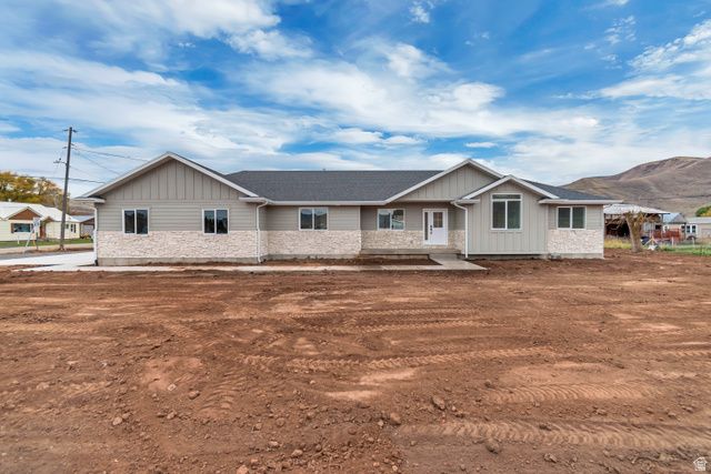 125 E CANYON RD, Henefer, UT 84033