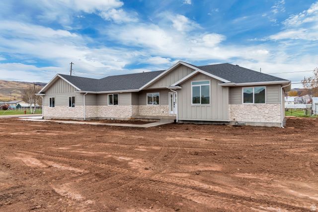 125 E CANYON RD, Henefer, UT 84033