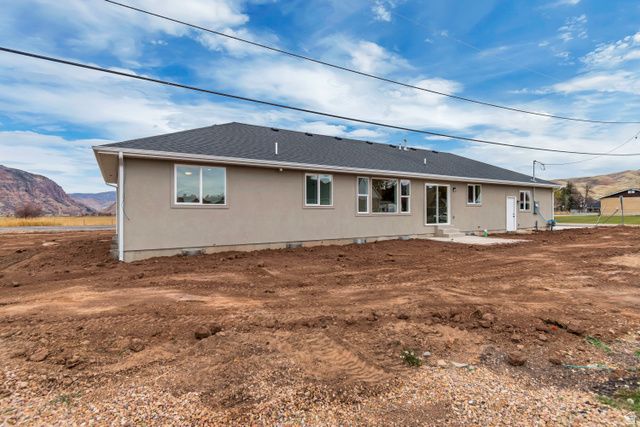 125 E CANYON RD, Henefer, UT 84033