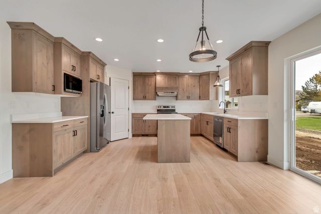 125 E CANYON RD, Henefer, UT 84033