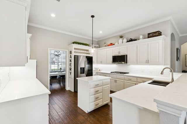 1060 Rosewood Drive, Grapevine, TX 76051