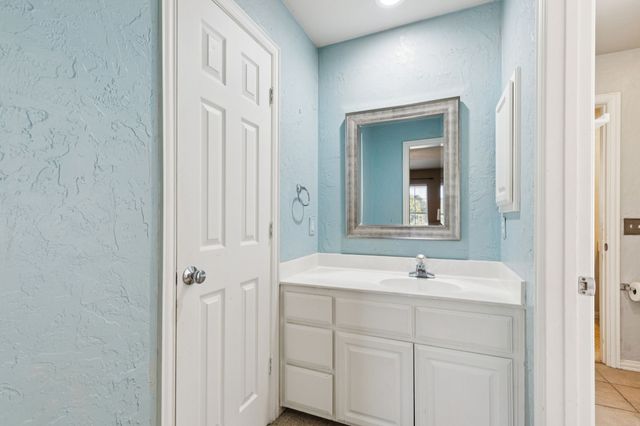 1060 Rosewood Drive, Grapevine, TX 76051