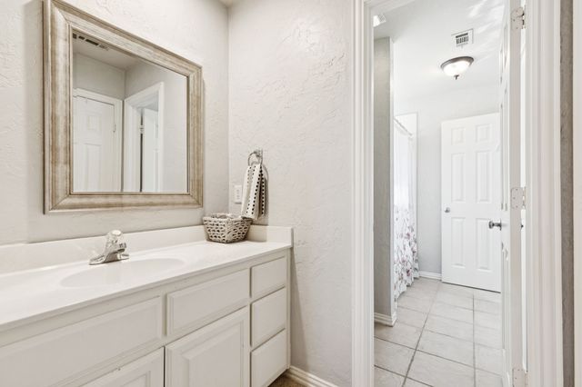 1060 Rosewood Drive, Grapevine, TX 76051