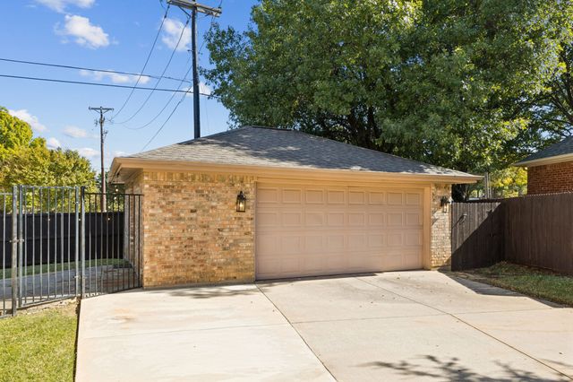 1060 Rosewood Drive, Grapevine, TX 76051