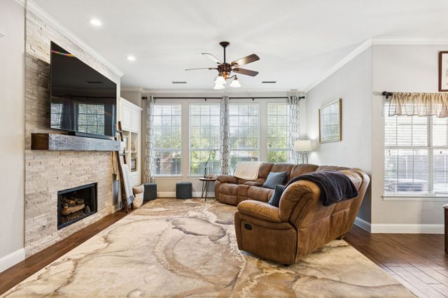 1060 Rosewood Drive, Grapevine, TX 76051