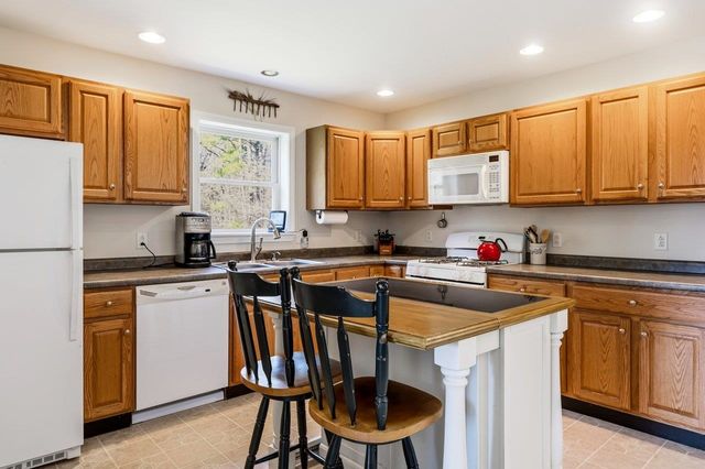 345 Stage Road, Nottingham, NH 03290
