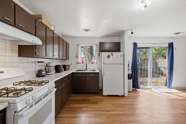 2716 Apple Valley Avenue SW, Albuquerque, NM 87105