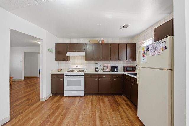 2716 Apple Valley Avenue SW, Albuquerque, NM 87105
