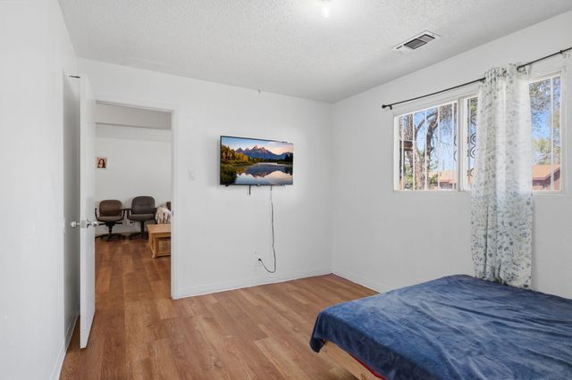 2716 Apple Valley Avenue SW, Albuquerque, NM 87105