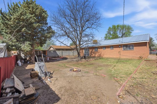 2716 Apple Valley Avenue SW, Albuquerque, NM 87105