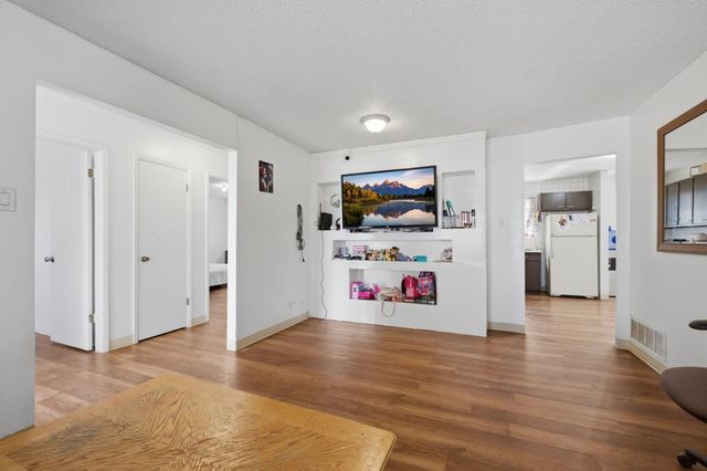 2716 Apple Valley Avenue SW, Albuquerque, NM 87105