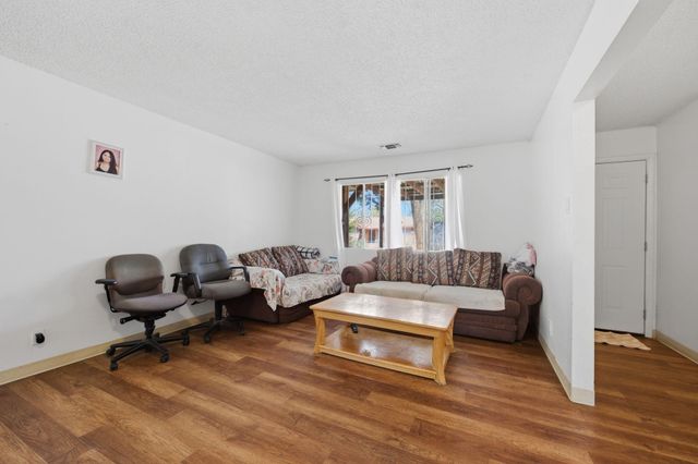 2716 Apple Valley Avenue SW, Albuquerque, NM 87105