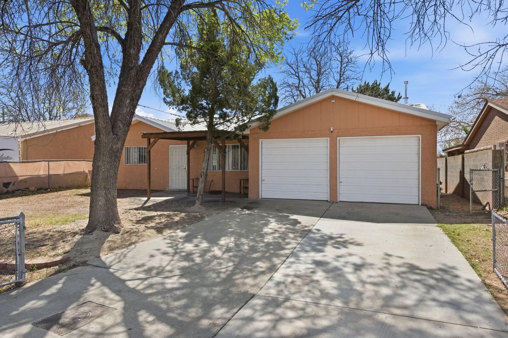 2716 Apple Valley Avenue SW, Albuquerque, NM 87105