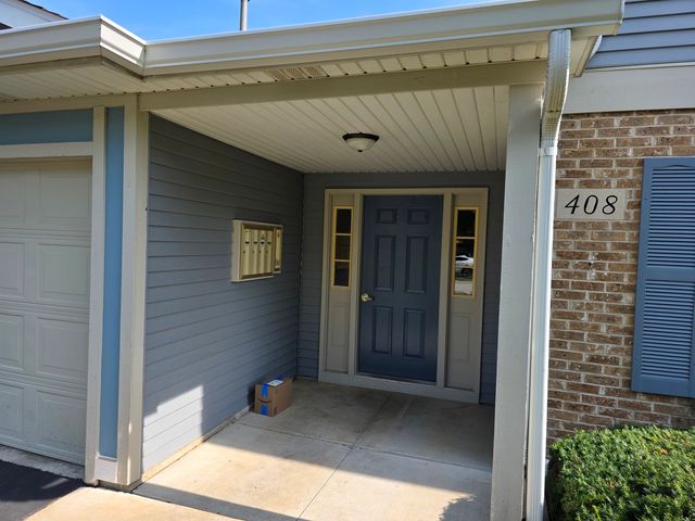 408 Woodview Circle B, Elgin, IL 60120