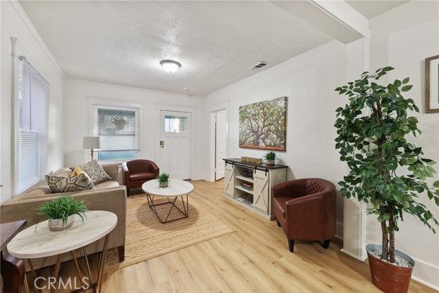 1146 N Loma Vista Drive, Long Beach, CA 90813