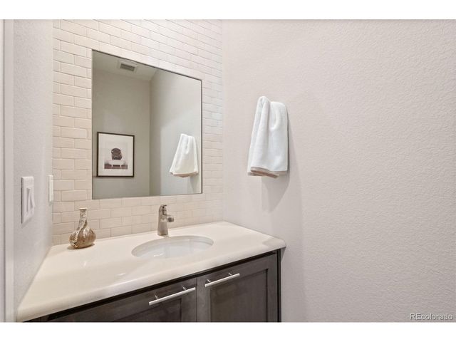 6985 S Buchanan Ct, Aurora, CO 80016