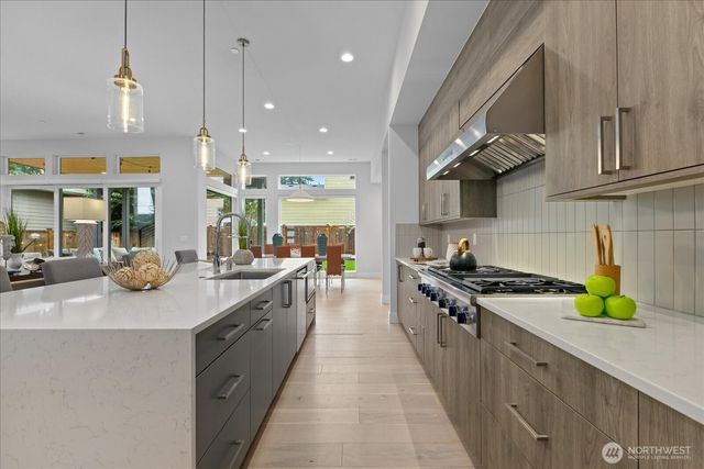 13038 NE 102nd Place, Kirkland, WA 98033