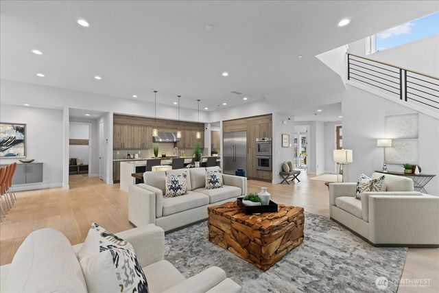 13038 NE 102nd Place, Kirkland, WA 98033