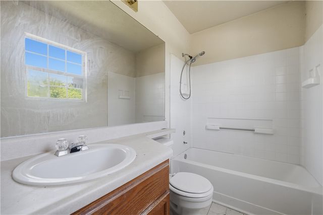 1403 Pecan Street, Hearne, TX 77859