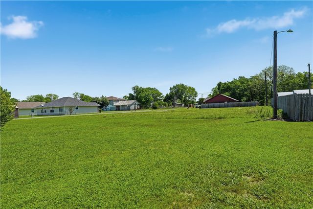 1403 Pecan Street, Hearne, TX 77859