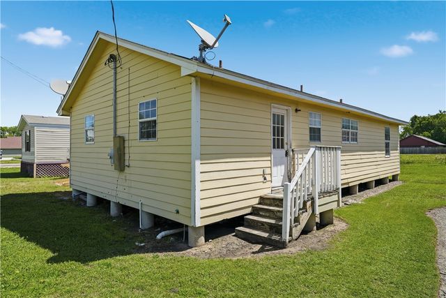 1403 Pecan Street, Hearne, TX 77859