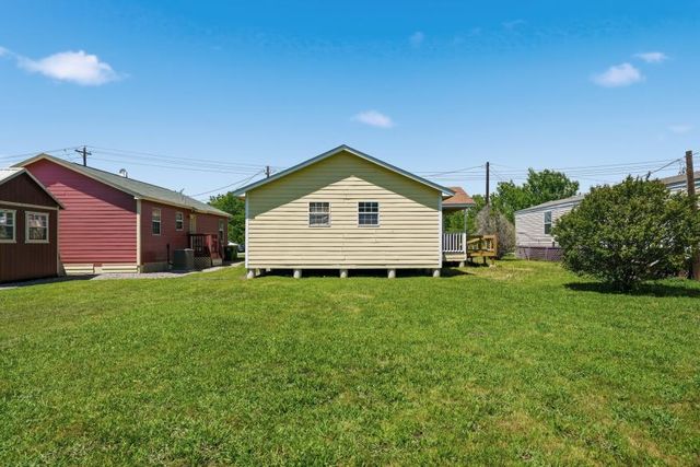 1403 Pecan Street, Hearne, TX 77859