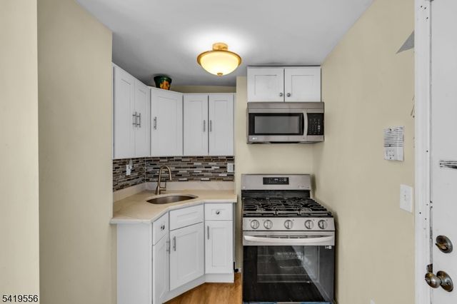 305 Cator Ave 1B, Jersey City, NJ 07305