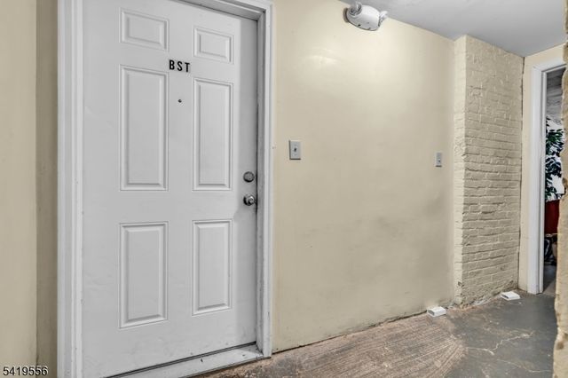 305 Cator Ave 1B, Jersey City, NJ 07305