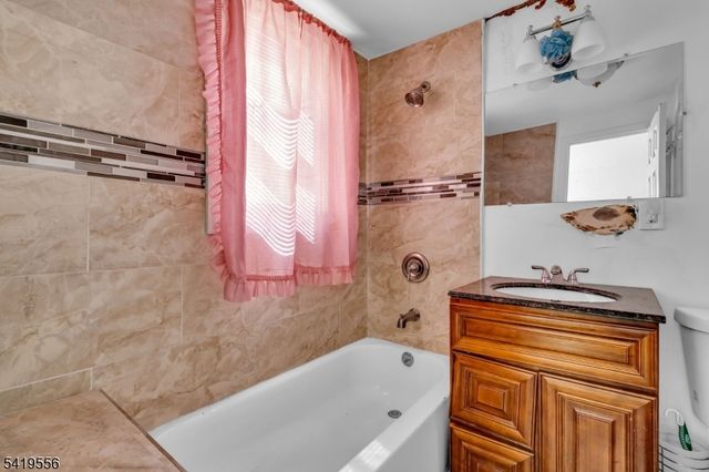 305 Cator Ave 1B, Jersey City, NJ 07305