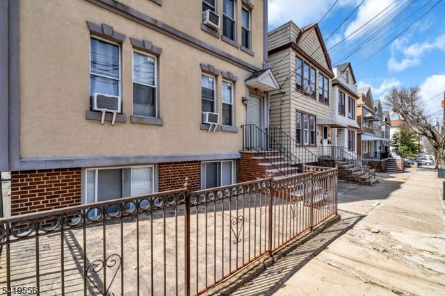 305 Cator Ave 1B, Jersey City, NJ 07305