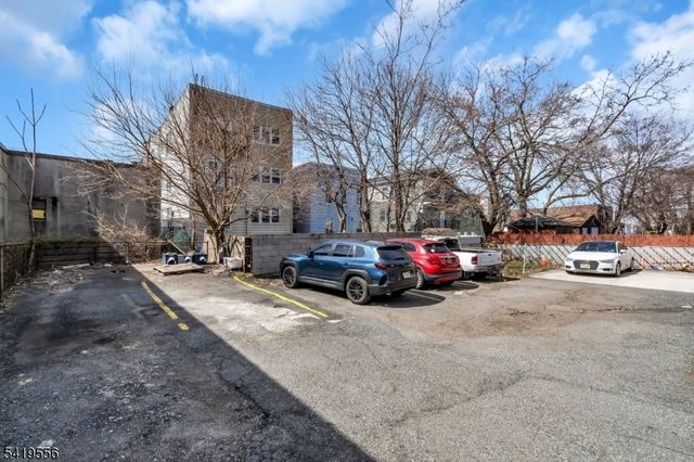 305 Cator Ave 1B, Jersey City, NJ 07305