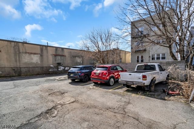 305 Cator Ave 1B, Jersey City, NJ 07305