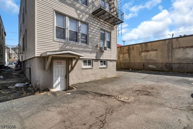 305 Cator Ave 1B, Jersey City, NJ 07305