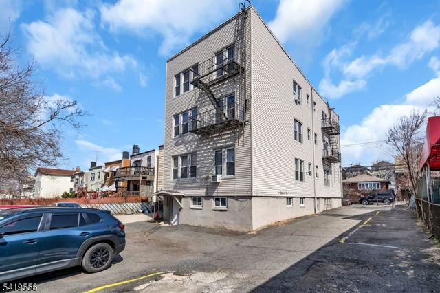 305 Cator Ave 1B, Jersey City, NJ 07305