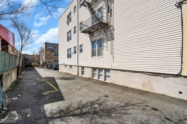 305 Cator Ave 1B, Jersey City, NJ 07305