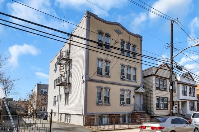 305 Cator Ave 1B, Jersey City, NJ 07305