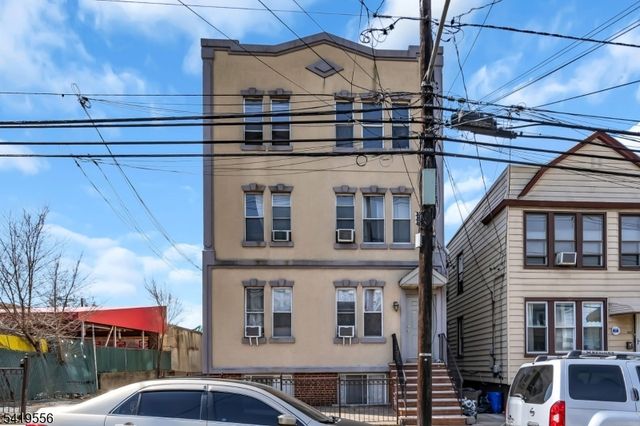 305 Cator Ave 1B, Jersey City, NJ 07305