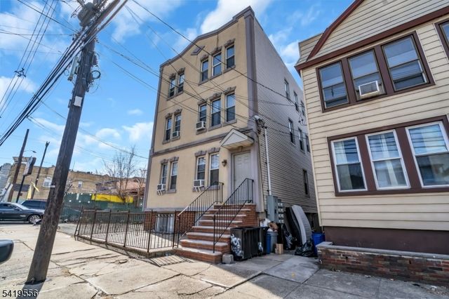 305 Cator Ave 1B, Jersey City, NJ 07305