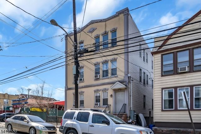305 Cator Ave 1B, Jersey City, NJ 07305