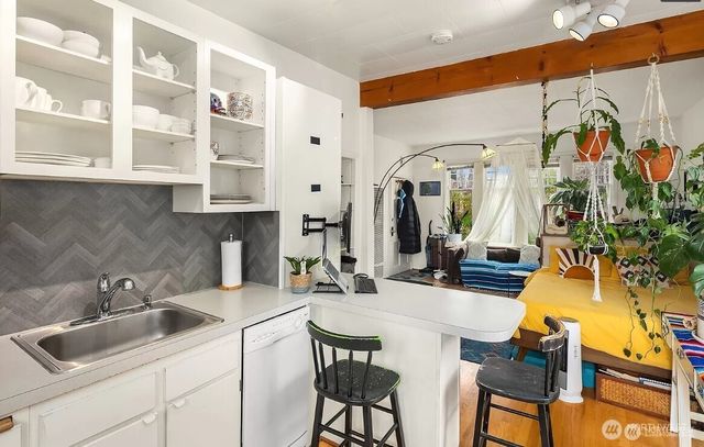 267 E Newton Street, Seattle, WA 98102