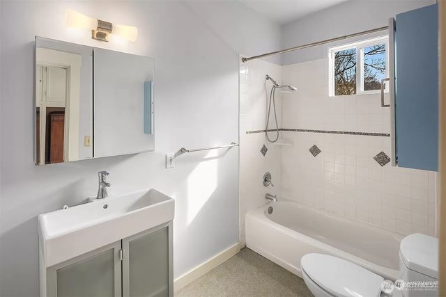 267 E Newton Street, Seattle, WA 98102