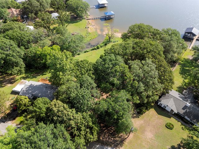 1805 Beavers Point, Bonham, TX 75418