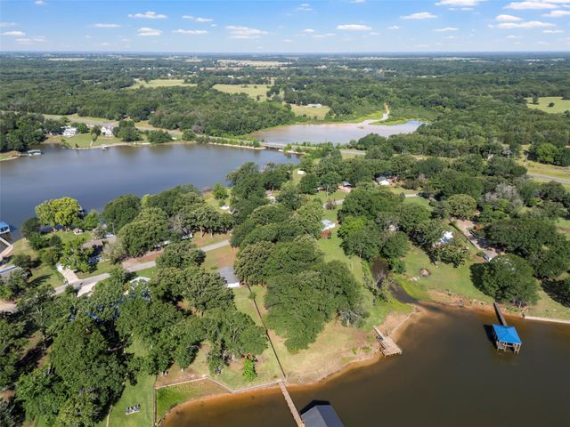 1805 Beavers Point, Bonham, TX 75418