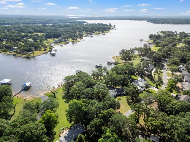 1805 Beavers Point, Bonham, TX 75418