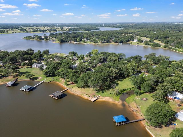 1805 Beavers Point, Bonham, TX 75418