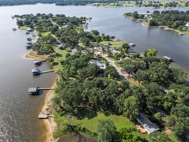 1805 Beavers Point, Bonham, TX 75418
