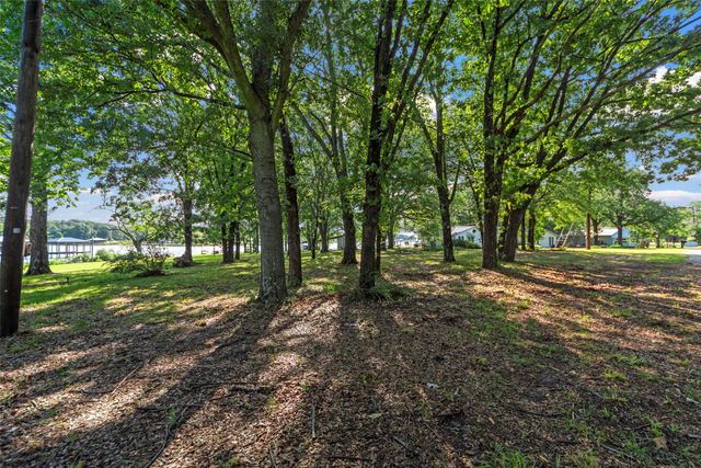 1805 Beavers Point, Bonham, TX 75418