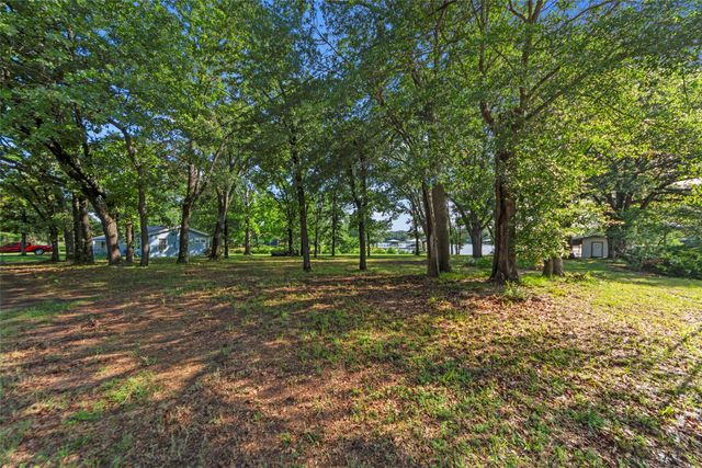 1805 Beavers Point, Bonham, TX 75418